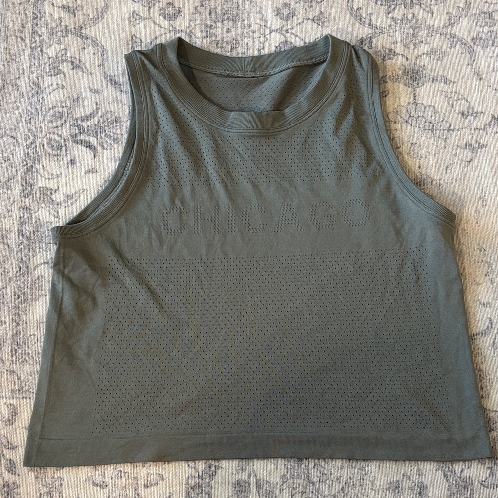Lululemon Women’s Swiftly Breathe Crop Tank Chicago - size 6 - grey sage
